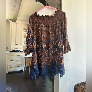 Never worn off the shoulder fall dress.   Size S